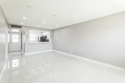 5102 Nw 36th Street Lauderdale Lakes FL 33319
