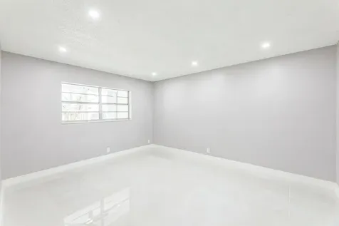 5102 Nw 36th Street Lauderdale Lakes FL 33319