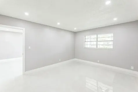 5102 Nw 36th Street Lauderdale Lakes FL 33319