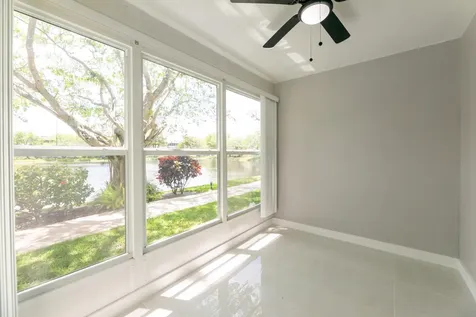 5102 Nw 36th Street Lauderdale Lakes FL 33319