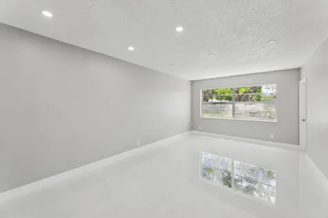 5102 Nw 36th Street Lauderdale Lakes FL 33319