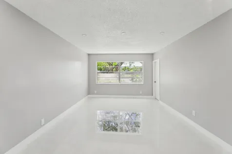 5102 Nw 36th Street Lauderdale Lakes FL 33319