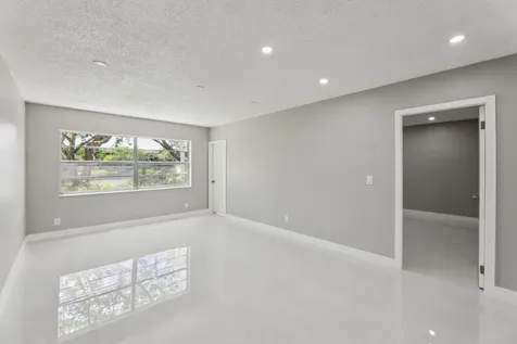 5102 Nw 36th Street Lauderdale Lakes FL 33319