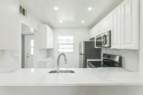5102 Nw 36th Street Lauderdale Lakes FL 33319