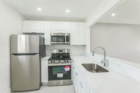 5102 Nw 36th Street Lauderdale Lakes FL 33319