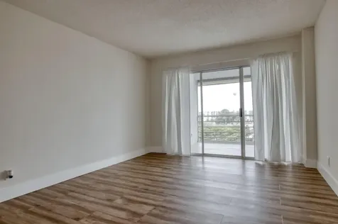 3590 Via Poinciana Lake Worth FL 33467