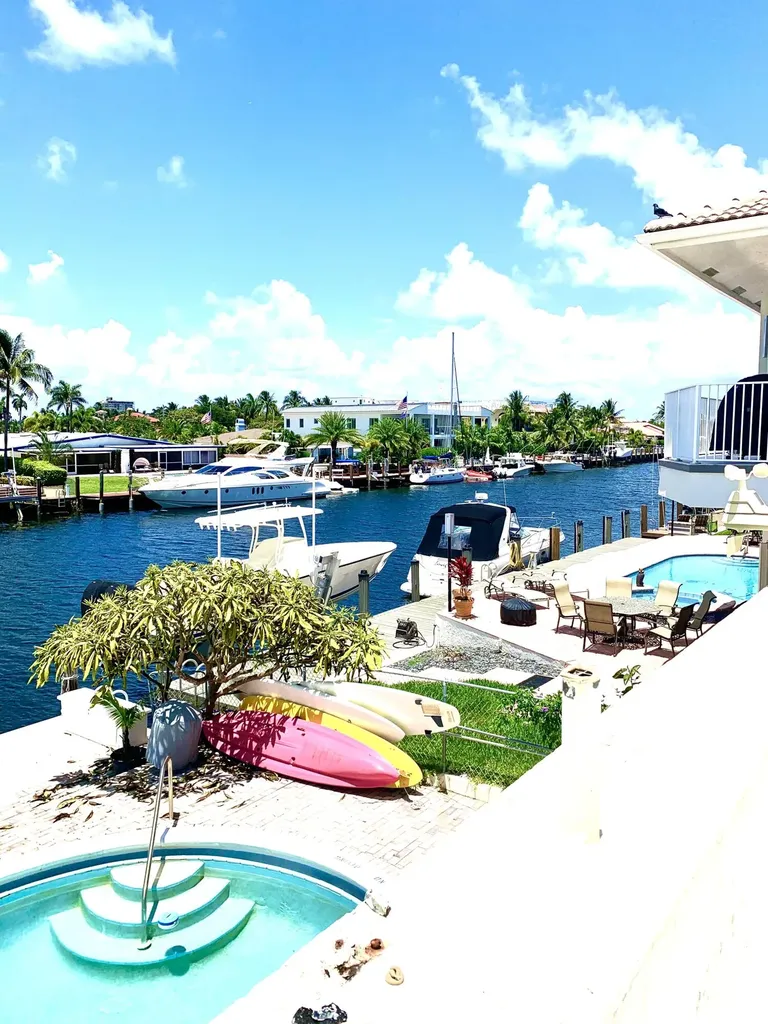 2735 NE 28 Court Lighthouse Point FL 33064