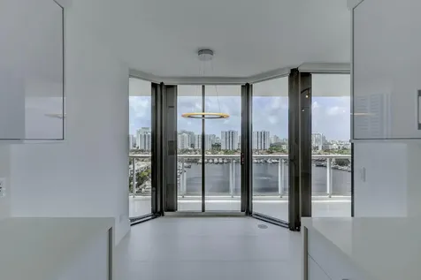 3640 Yacht Club Drive Aventura FL 33180