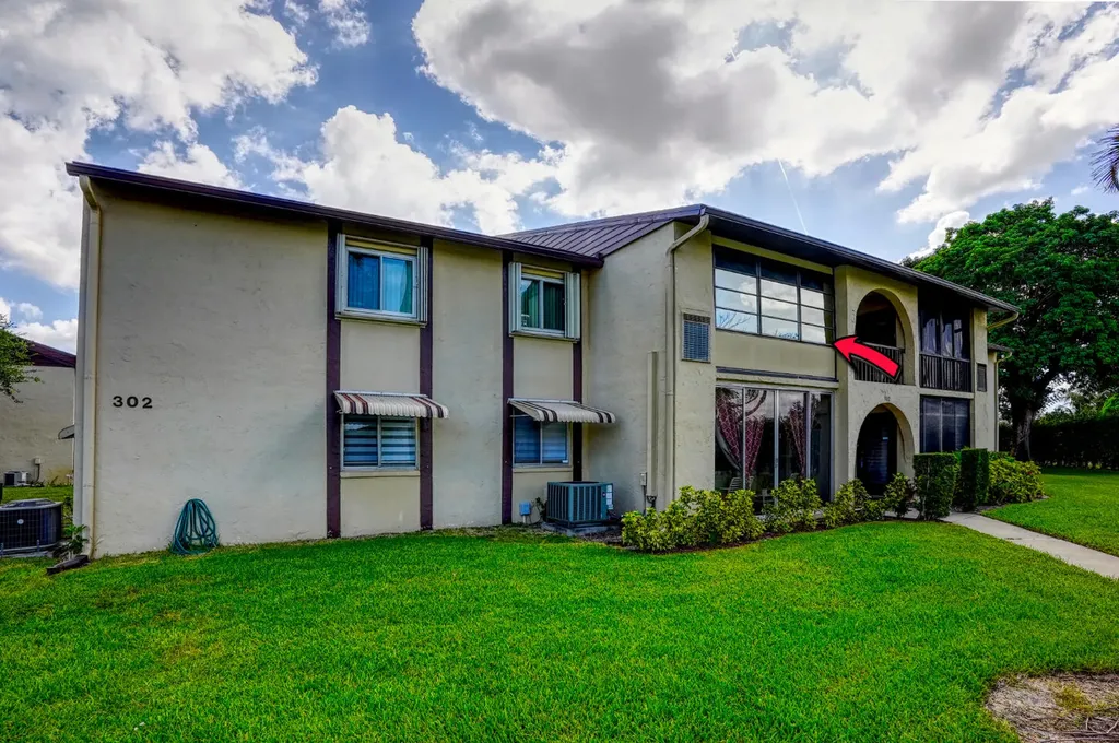 302 Pine Ridge Circle Greenacres FL 33463