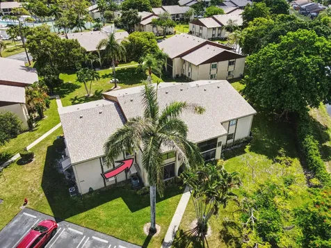 302 Pine Ridge Circle Greenacres FL 33463