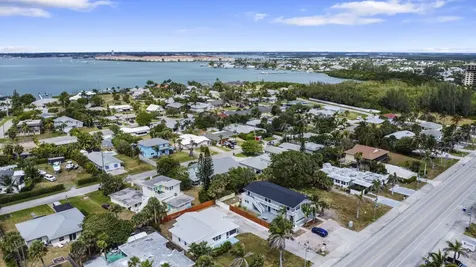 1115 S Ocean Drive Fort Pierce FL 34949