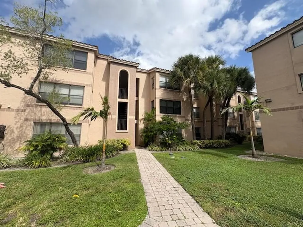 2846 S University Drive Davie FL 33328