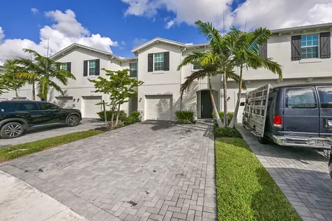 6933 Harbours Edge Avenue Lake Worth FL 33467