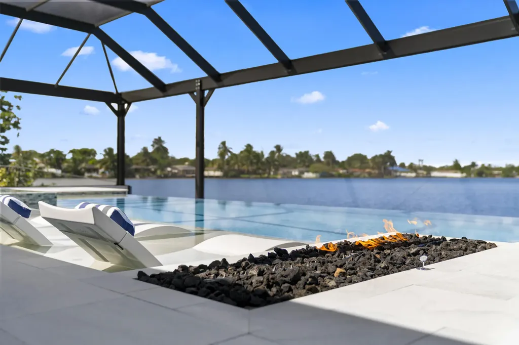 2511 Ne 209th Terrace Miami FL 33180