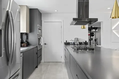 2511 Ne 209th Terrace Miami FL 33180