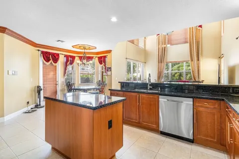 9915 Via Bernini Lake Worth FL 33467