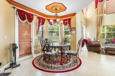 9915 Via Bernini Lake Worth FL 33467