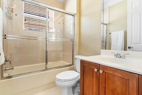 9915 Via Bernini Lake Worth FL 33467