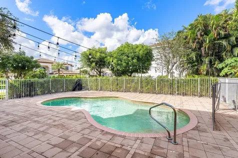 9915 Via Bernini Lake Worth FL 33467