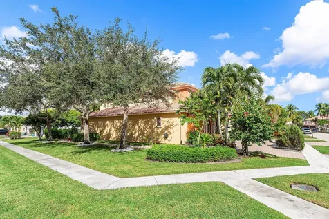 9915 Via Bernini Lake Worth FL 33467
