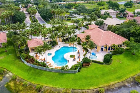 9915 Via Bernini Lake Worth FL 33467