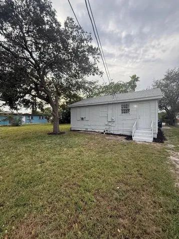 33 SW 12th Avenue Delray Beach FL 33444