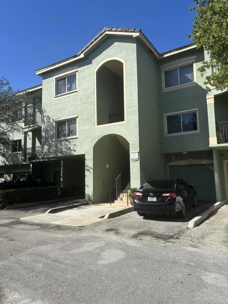 350 Crestwood Circle Royal Palm Beach FL 33411