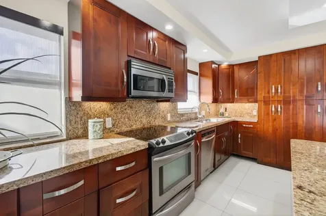185 Brittany D Delray Beach FL 33446