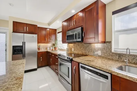 185 Brittany D Delray Beach FL 33446