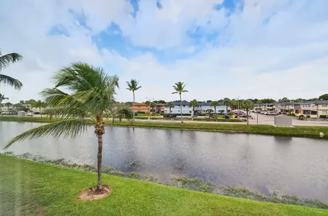 185 Brittany D Delray Beach FL 33446