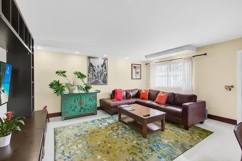 185 Brittany D Delray Beach FL 33446