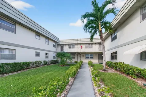 185 Brittany D Delray Beach FL 33446