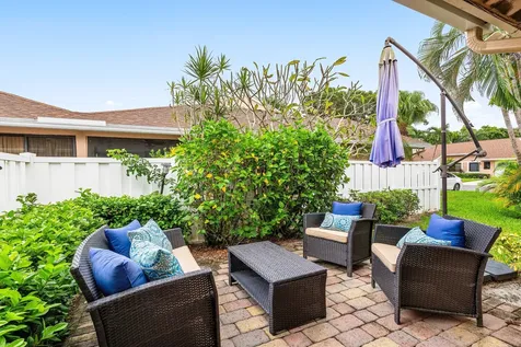 8077 Springtree Road Boca Raton FL 33496