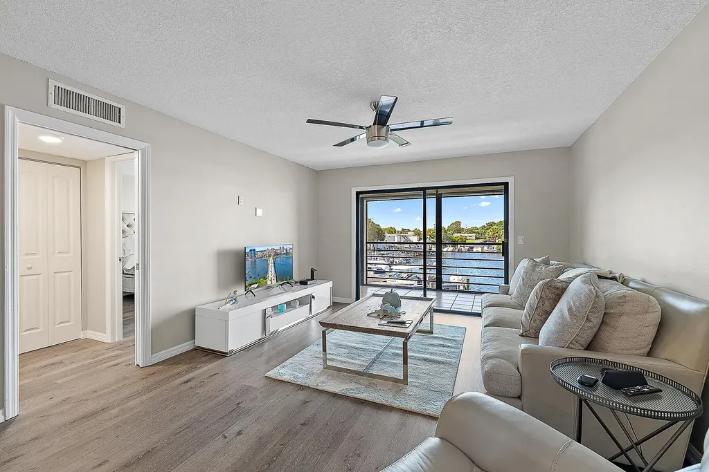 309 Lake Circle North Palm Beach FL 33408