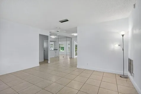 7340 Nw 8th Street Margate FL 33063