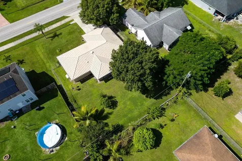 1825 Sw Cameo Boulevard Port Saint Lucie FL 34953
