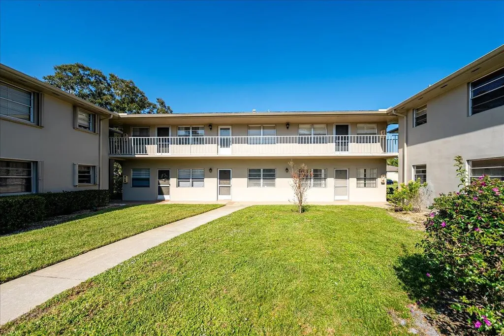 28 Lake Vista Trail Port Saint Lucie FL 34952