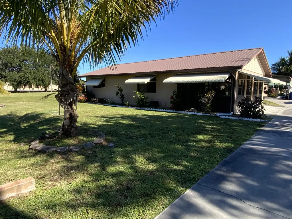 1095 Chobee Loop Okeechobee FL 34974
