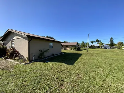 1095 Chobee Loop Okeechobee FL 34974