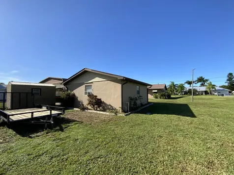 1095 Chobee Loop Okeechobee FL 34974