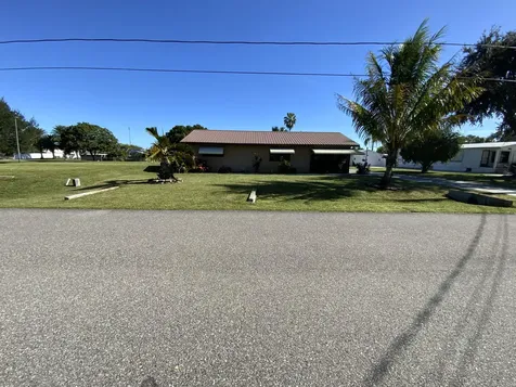 1095 Chobee Loop Okeechobee FL 34974