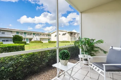 320 Horizons Boynton Beach FL 33435