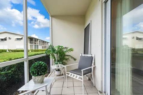 320 Horizons Boynton Beach FL 33435