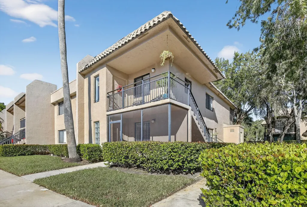 380 Racquet Club Road Weston FL 33326