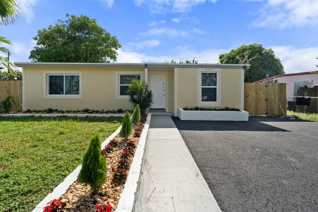 200 Plum Tree Drive Lake Worth FL 33462