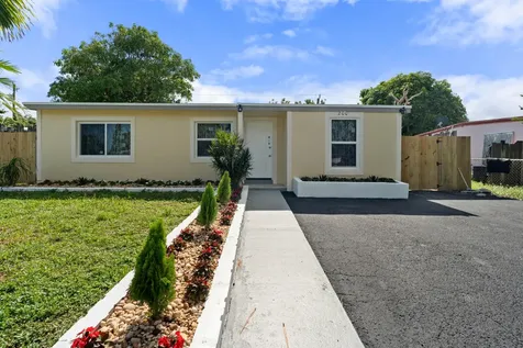 200 Plum Tree Drive Lake Worth FL 33462