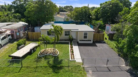200 Plum Tree Drive Lake Worth FL 33462