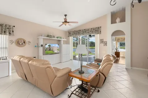 324 Nw Treeline Trace Port Saint Lucie FL 34986