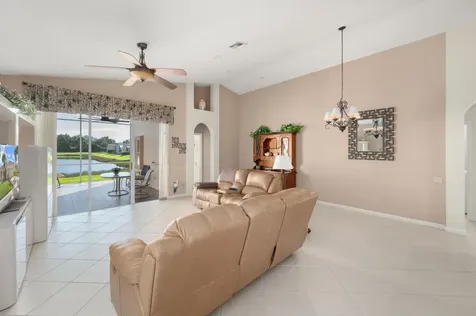 324 Nw Treeline Trace Port Saint Lucie FL 34986
