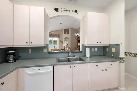 324 Nw Treeline Trace Port Saint Lucie FL 34986